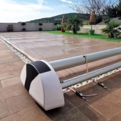 Couverture Motorisée Autonome Eden pour Piscine - Bâche de Sécurité Haute Performance